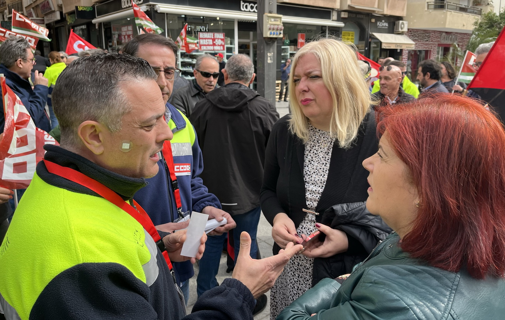 El PSOE muestra su apoyo a los trabajadores y trabajadoras de Torras Papel 